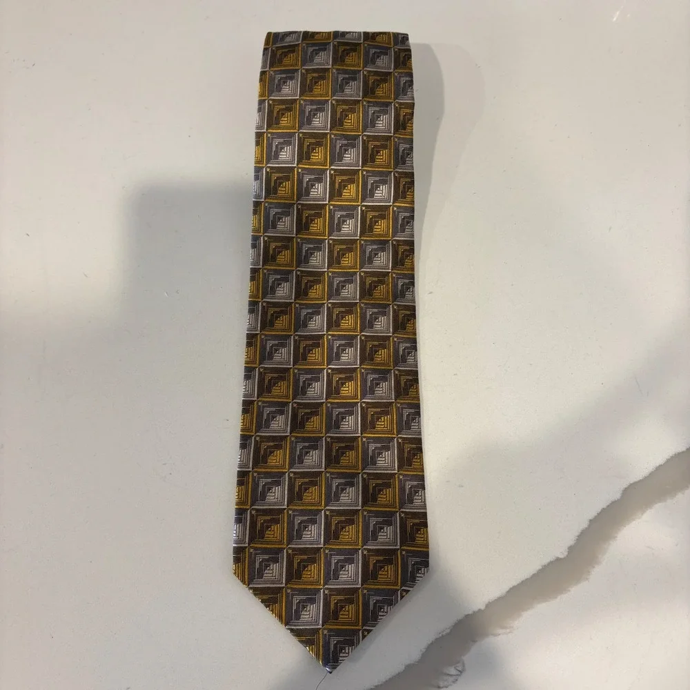 XMI Platinum Mens Silk Tie‎ Gold Grey Geometric Square Pattern Hand Made USA